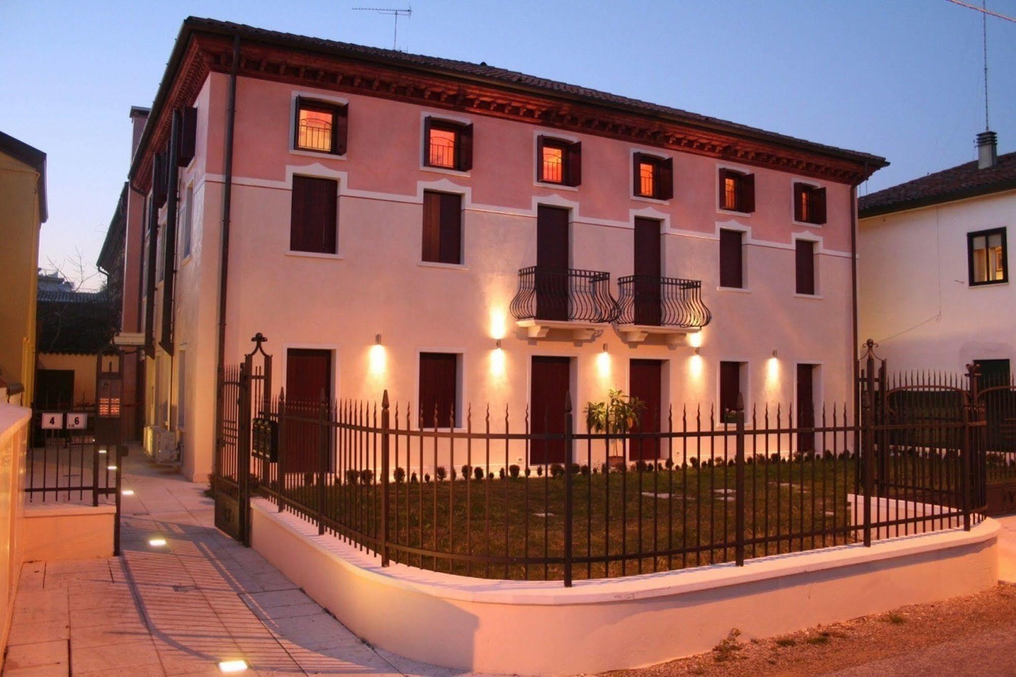 Villa Giotto Luxury Suite & Apartments Mestre Exterior foto